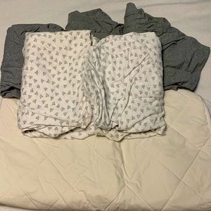 Set of 5 crib sheets (Burt’s Bees) and a waterproof mattress pad
